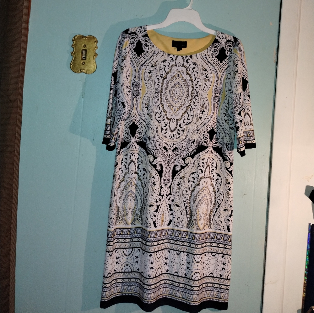 Elegant Navy and White Patterned Dress With Yellow Accents